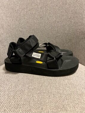SUICOKE - size 9 black unisex DEPA-V2 Sandals.